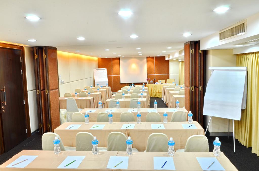 Ziniza The Boutique Service Apartment Бангкок Экстерьер фото